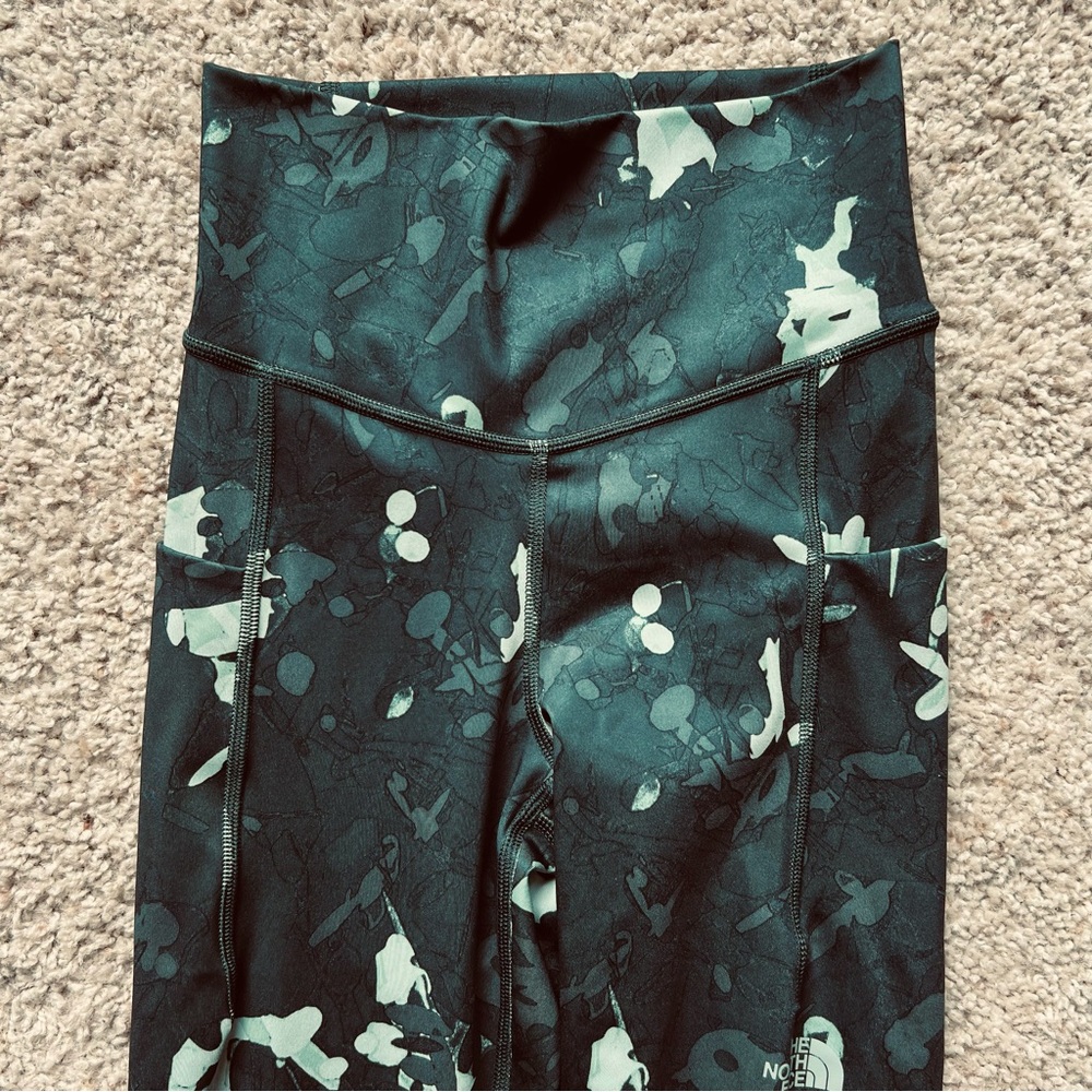 THE NORTH FACE MOTIVATIONAL 7/8 LEGGING JADEITE GREEN SCATTERSHOT PRINT - Picture 4 of 11